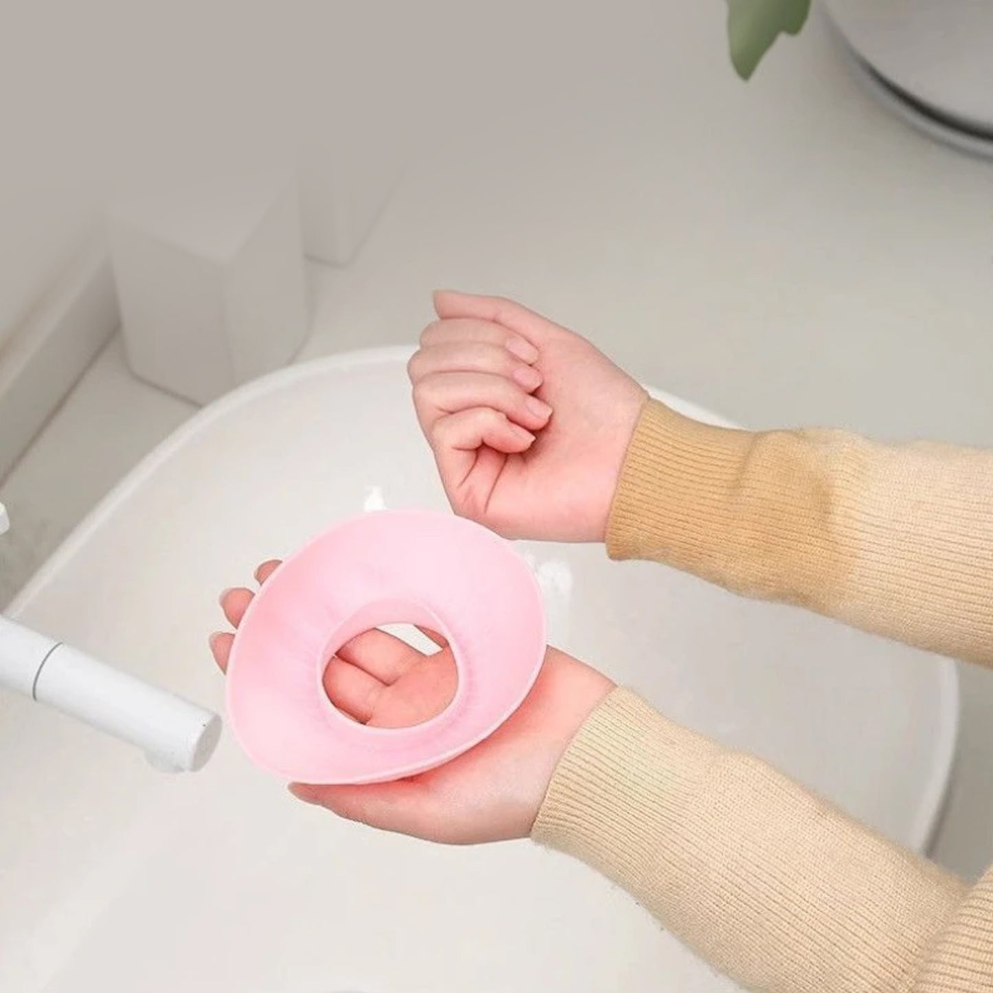 Silicone Wrist Bands For Washing Face (2 Pc  Mix Color)